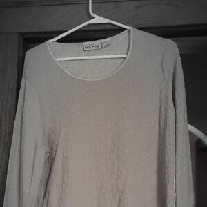 Stretchy cream pullover